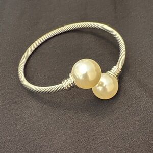 Elegant Silver and Cream Pearl Bracelet